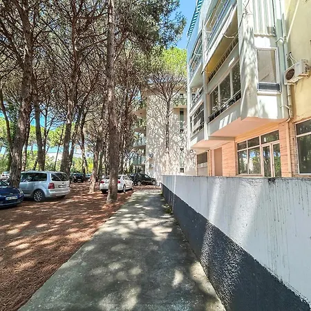 Mali I Robit 857 * Golem (Tirana)